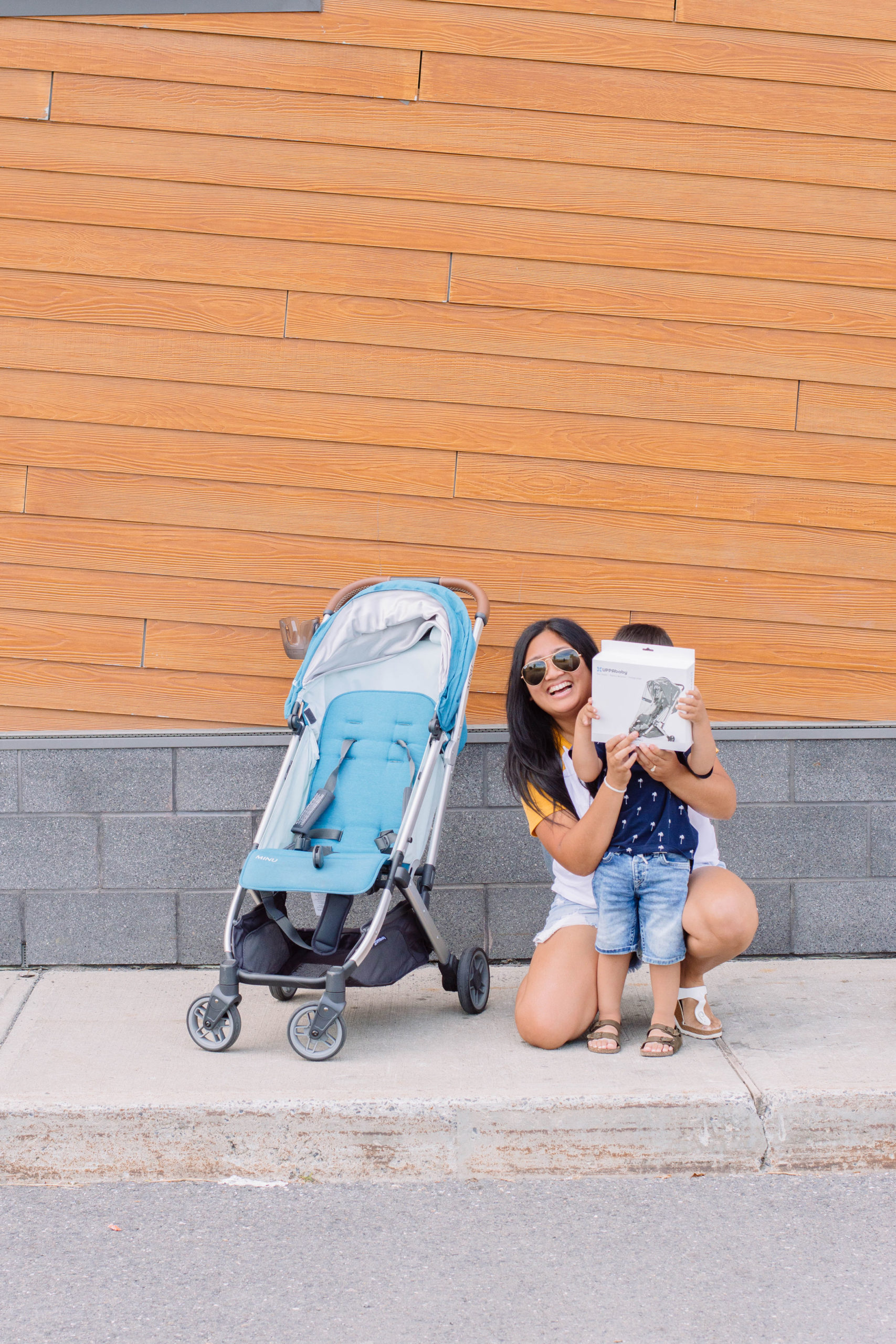 We love our UPPAbaby MINU stroller and today, we're sharing our favorite accessories to go along with it! #UPPAbaby #UPPAbabyMINU