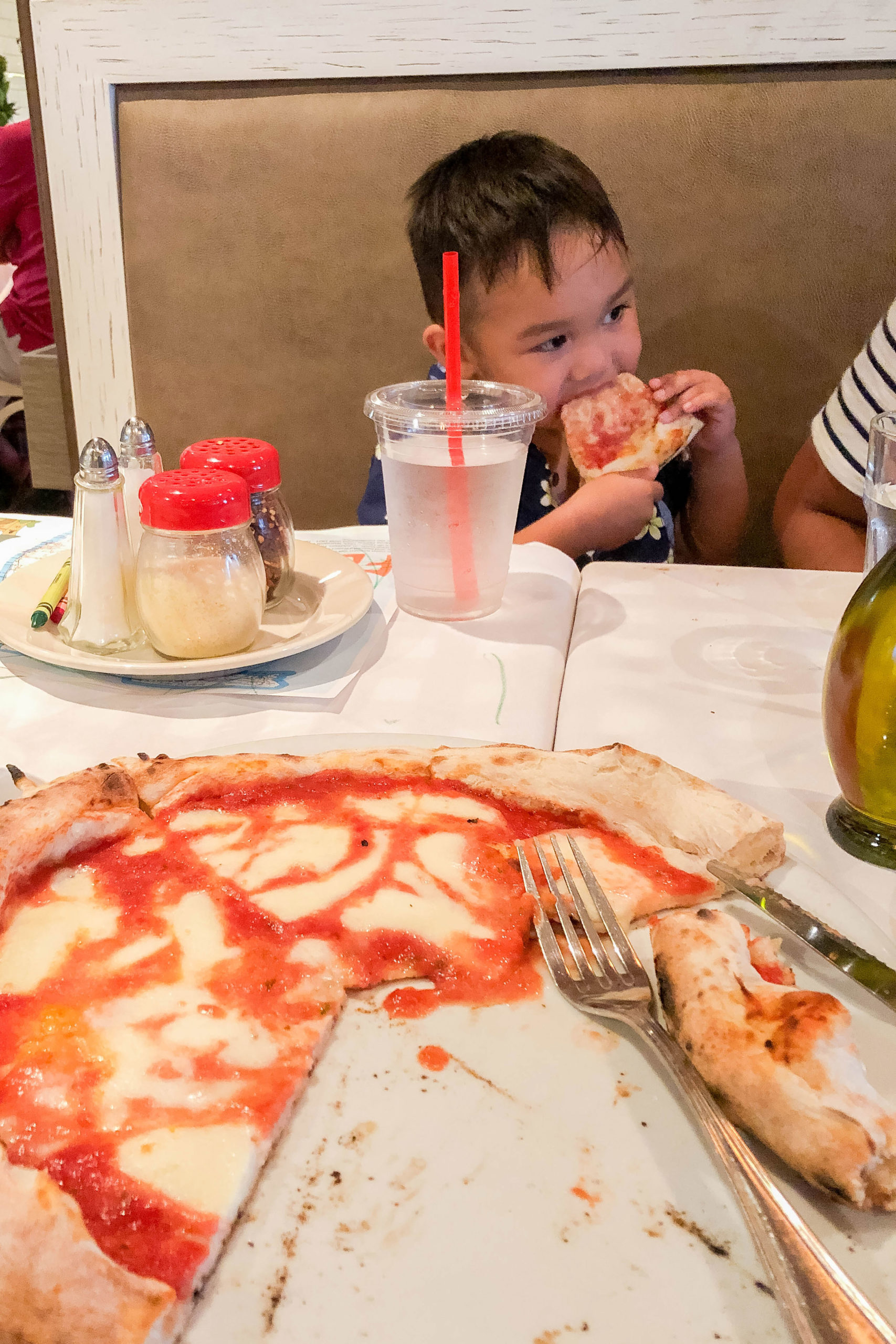 La Trattoria on Naples' famous 5th avenue is an unforgettable restaurant. It offers Neapolitan style pizza and other great starters, dishes and desserts! #naplesflorida
