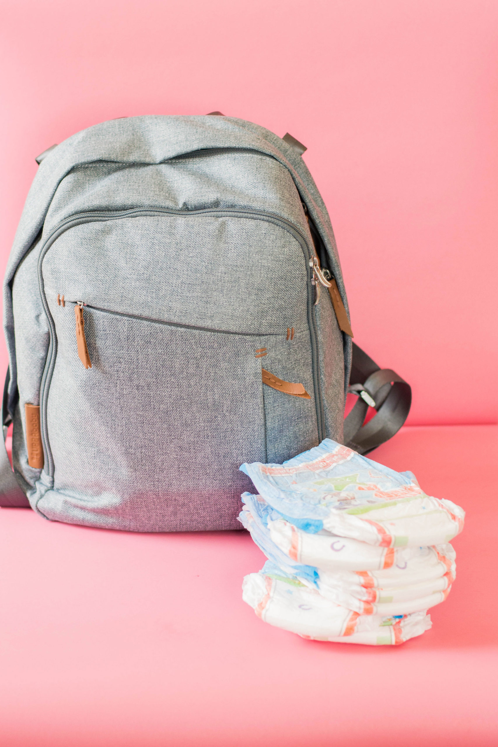 What are the things you have to take with you on your next adventure with your toddler? Don't stress too much! We got you covered with our list of diaper bag essentials. #packingdiaperbags