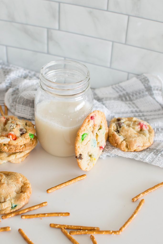 On days when you want to indulge myself, these Fully Loaded Chocolate Chip Cookies are the answer. These cookies are stuffed with all the goodies. They have your usual chocolate chips but they’re also jam packed with pretzels, M&Ms AND shredded coconut.