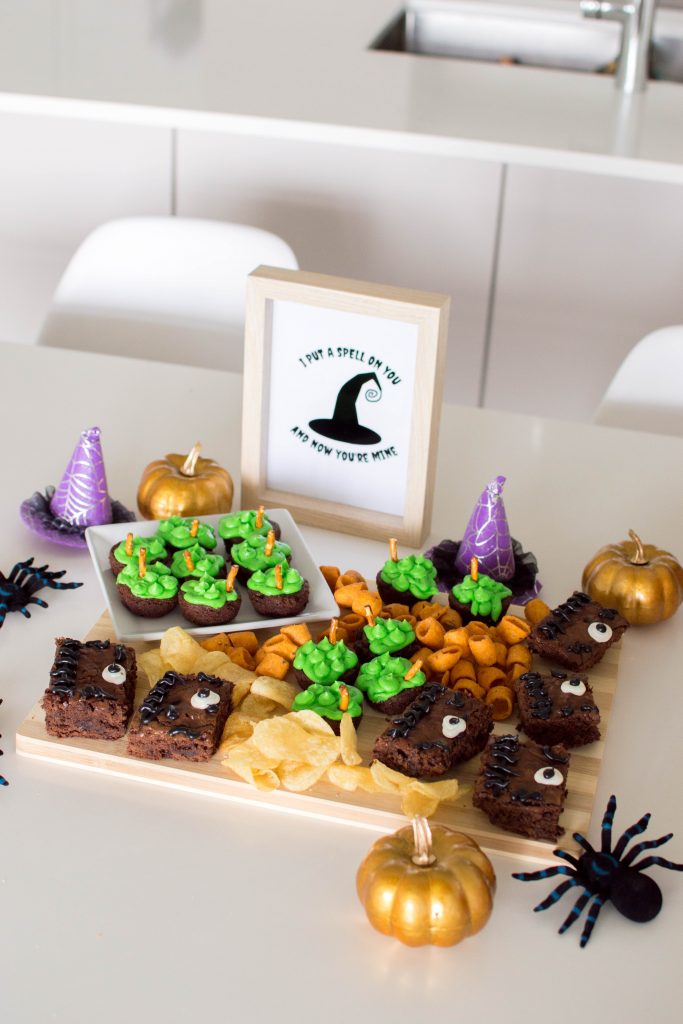 We’ve got the best ideas for your next Hocus Pocus-themed party! One might even say they’re WITCH-tastic! Plus, they’re not only good for Hocus Pocus fans, but our themed desserts would be amazing for your next Halloween party, too!