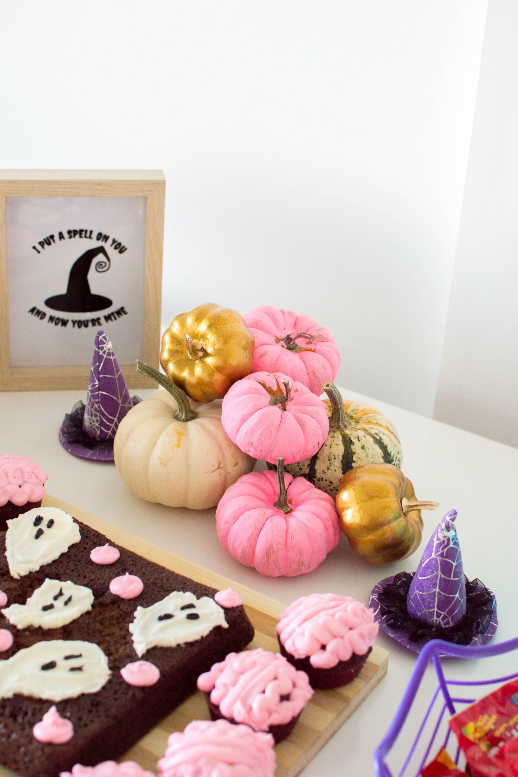 From pink desserts to pastel-coloured Halloween decorations, our little party came to life with good food, spooky music, and our best friends. Here are some pink Halloween ideas to incorporate into your next Halloween party.