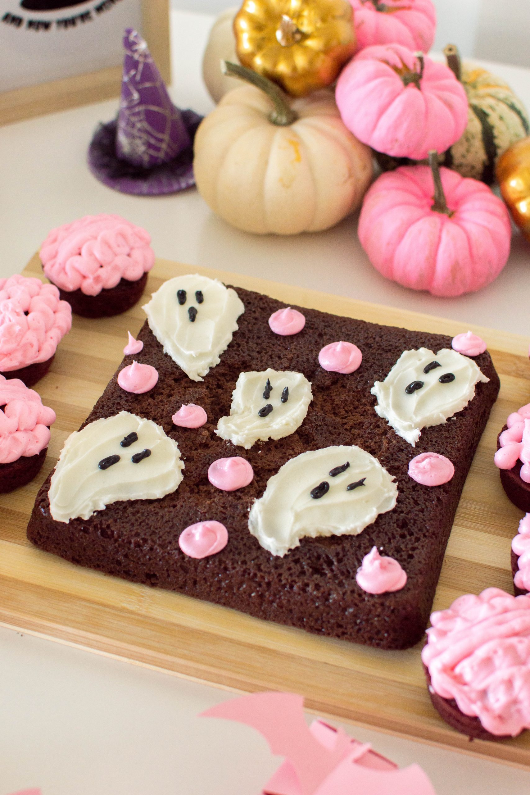 This Pink Halloween Party is one for the books! Check out our latest bash and how I put together the cutest Halloween bash using pink Halloween décor and some Halloween treats!