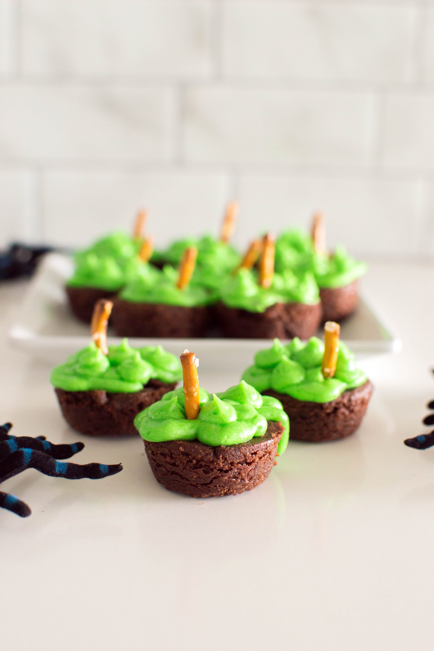 These Halloween brownies are no trick! When it comes to throwing spooky celebrations, these witch cauldron brownies are an excellent addition to your Halloween sweet table. The best part? They only take minutes to whip-up!