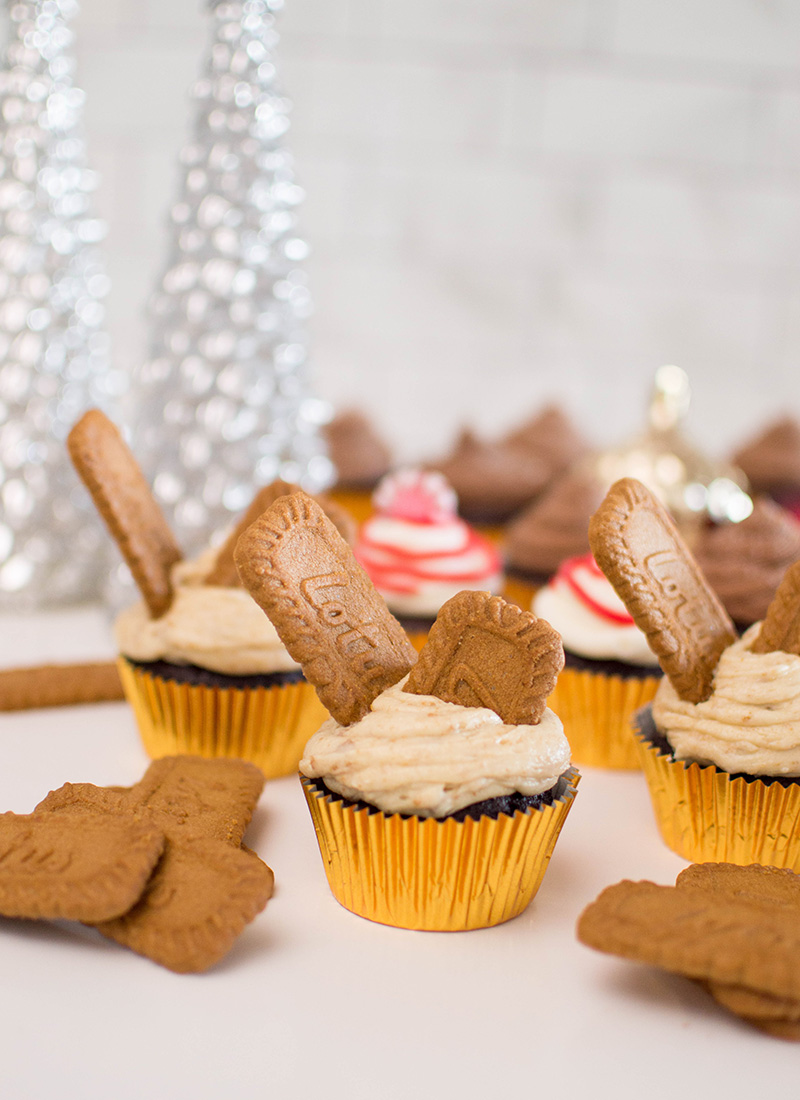 If you’re searching for your next best dessert: look no further! These chocolate cupcakes are topped with the most luscious Biscoff buttercream. They’re an absolute delight, and absolutely perfect for anyone with a sweet tooth.